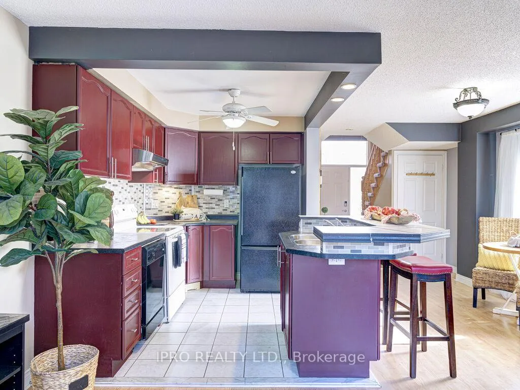 Photo 16 of 36 Kildonan Crescent, Hamilton, Waterdown — HOMEH