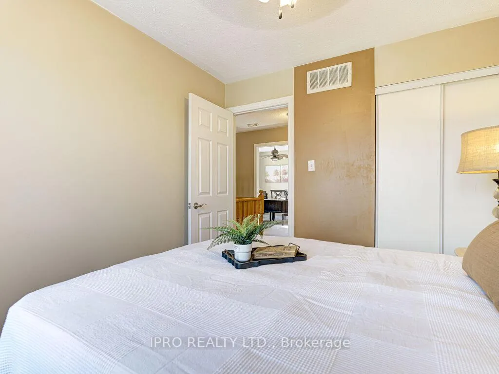 Photo 30 of 36 Kildonan Crescent, Hamilton, Waterdown — HOMEH