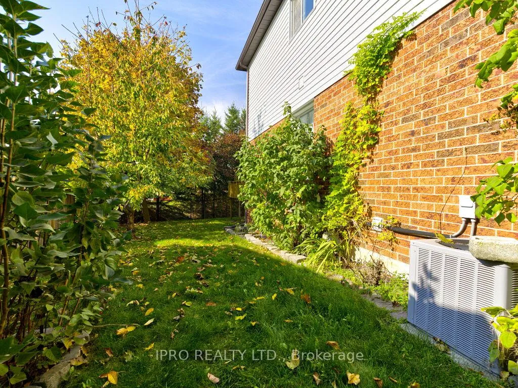 Photo 37 of 36 Kildonan Crescent, Hamilton, Waterdown — HOMEH