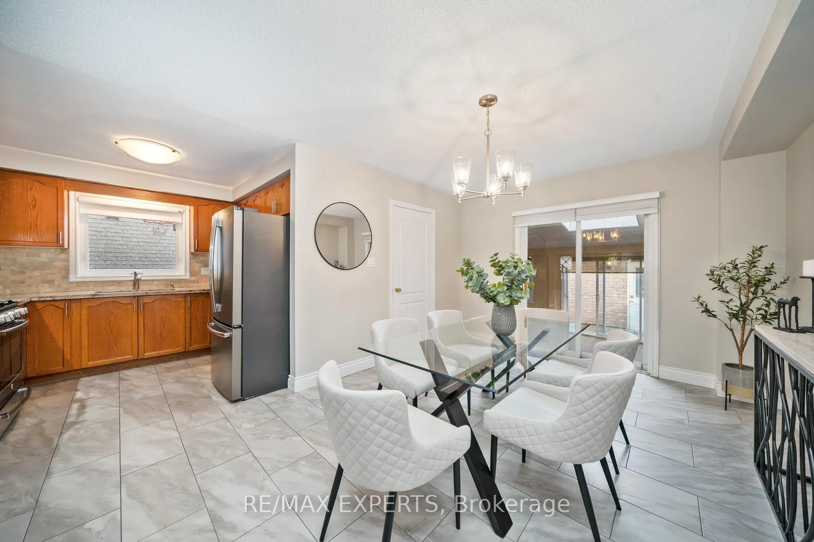Photo 12 of 53 La Neve Avenue, Vaughan, Sonoma Heights — HOMEH