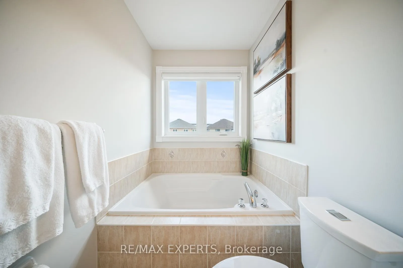 Photo 25 of 53 La Neve Avenue, Vaughan, Sonoma Heights — HOMEH
