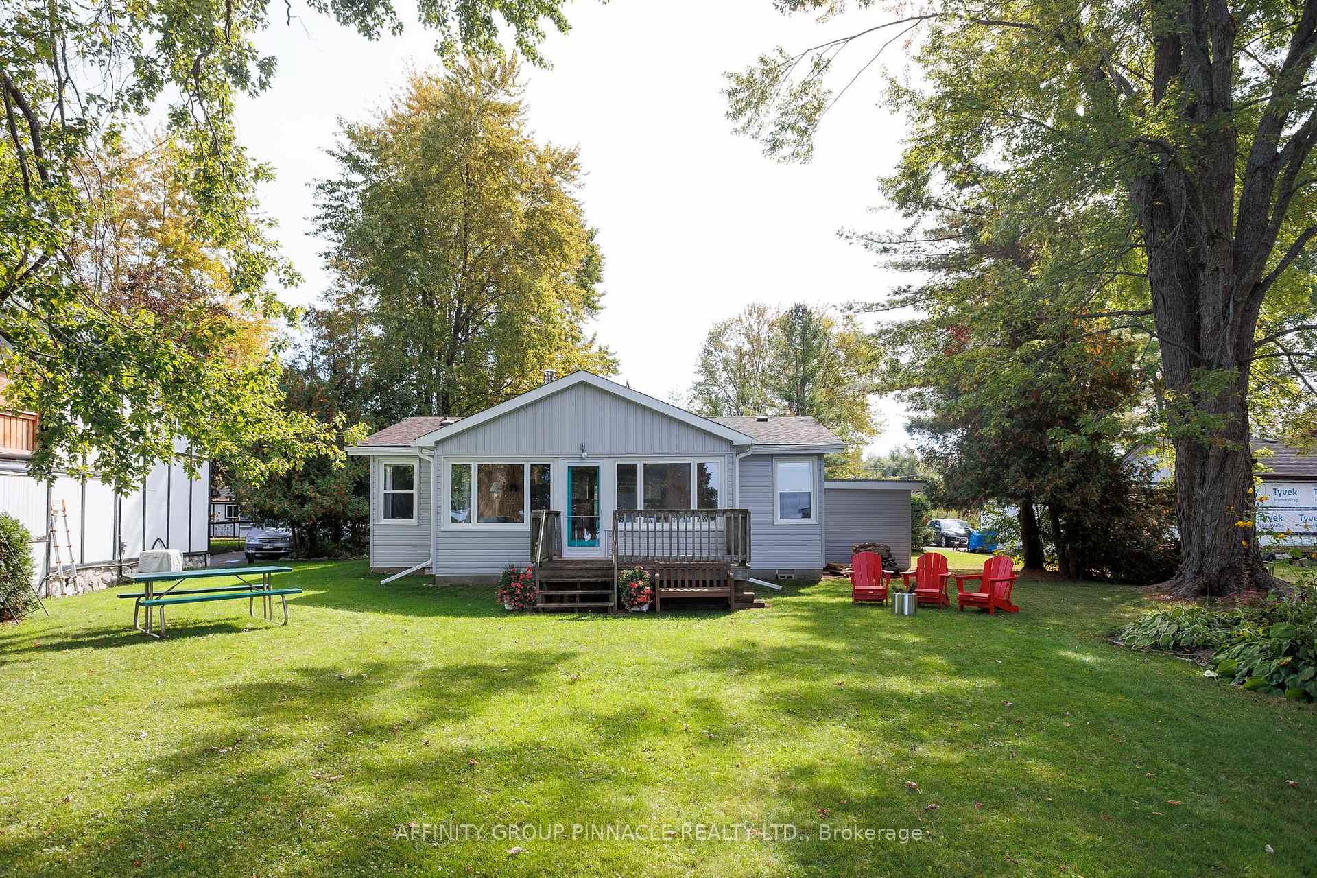 Photo 15 of 120 Irving Drive, Georgina, Pefferlaw — HOMEH