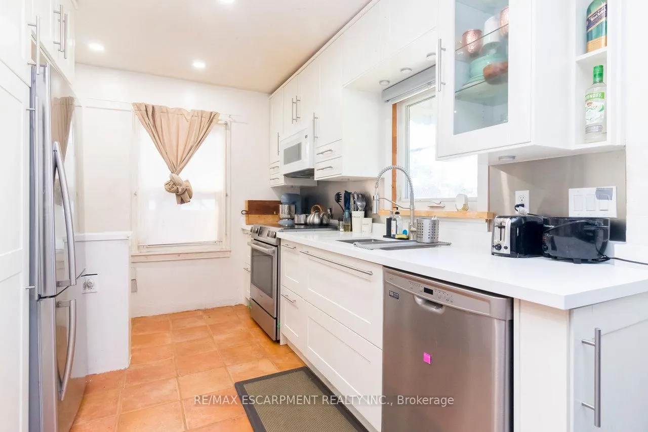 Photo 8 of 711 Upper Wellington Street, Hamilton, Hill Park — HOMEH