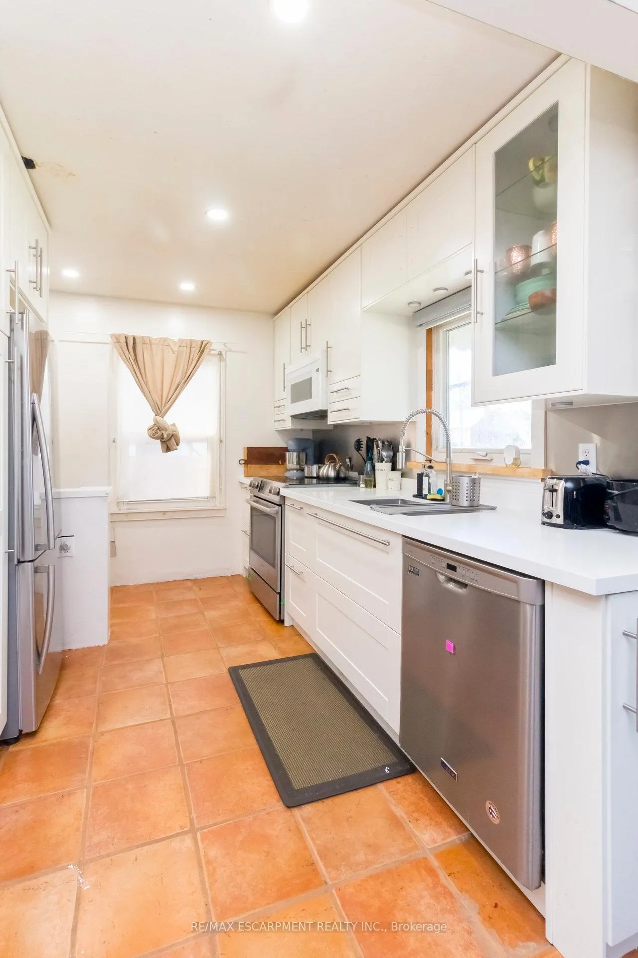 Photo 9 of 711 Upper Wellington Street, Hamilton, Hill Park — HOMEH