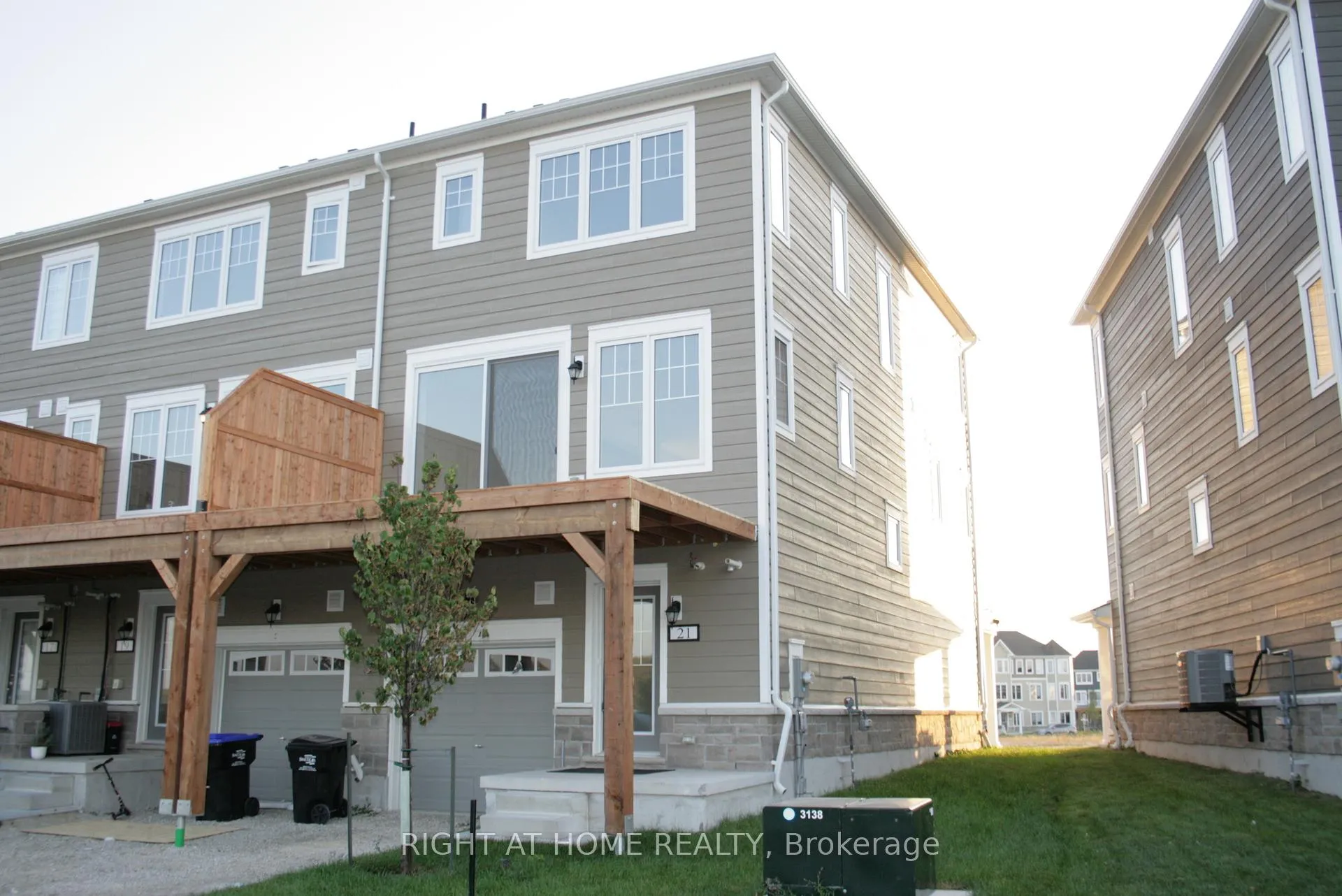 Photo 11 of 21 Sama Way, Wasaga Beach — HOMEH