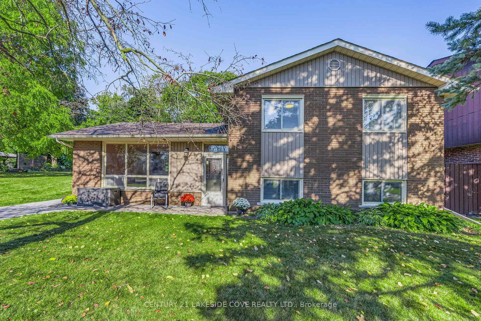 Photo 1 of 14 Ottaway Avenue, Barrie, Wellington — HOMEH
