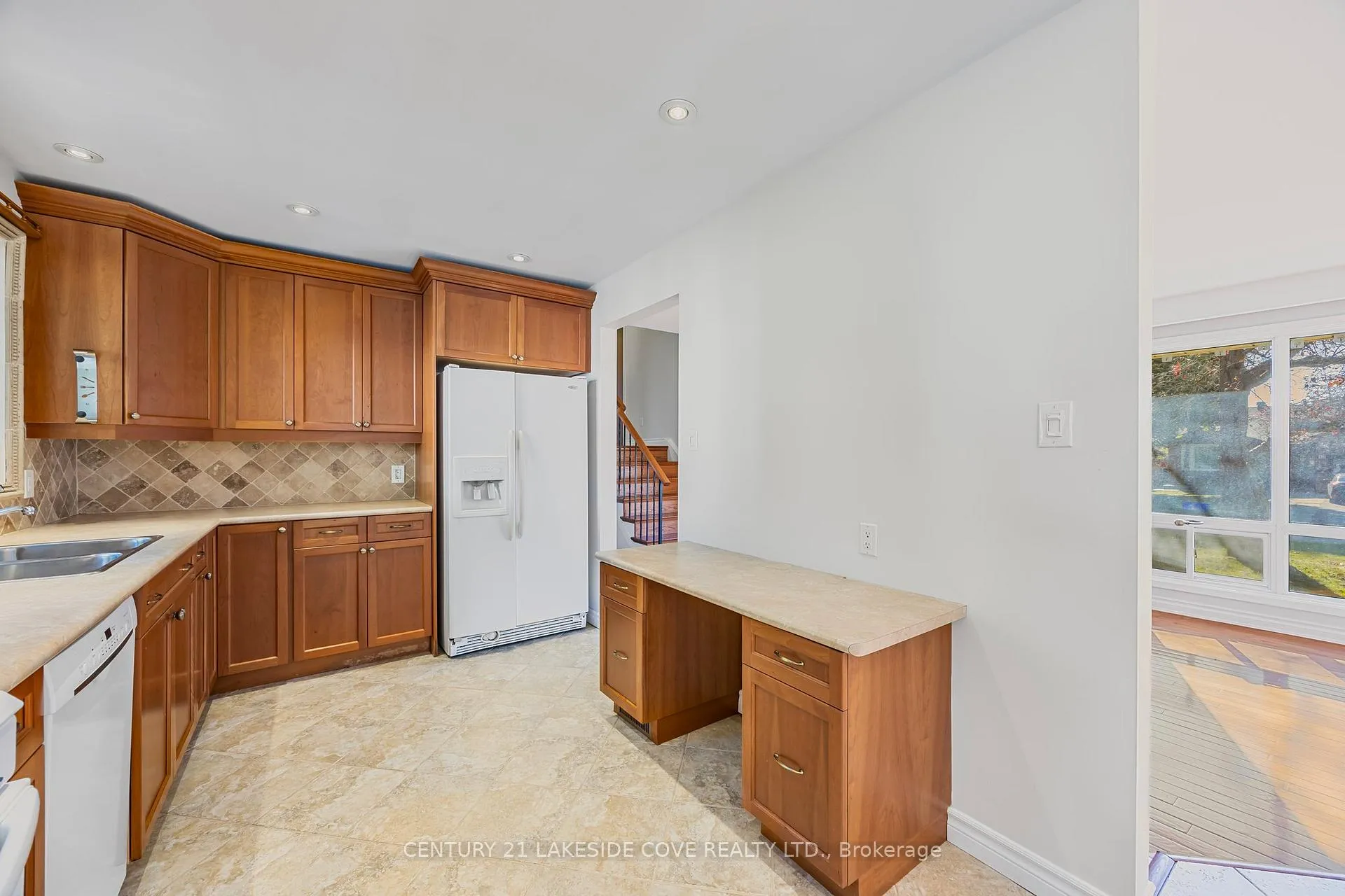 Photo 10 of 14 Ottaway Avenue, Barrie, Wellington — HOMEH