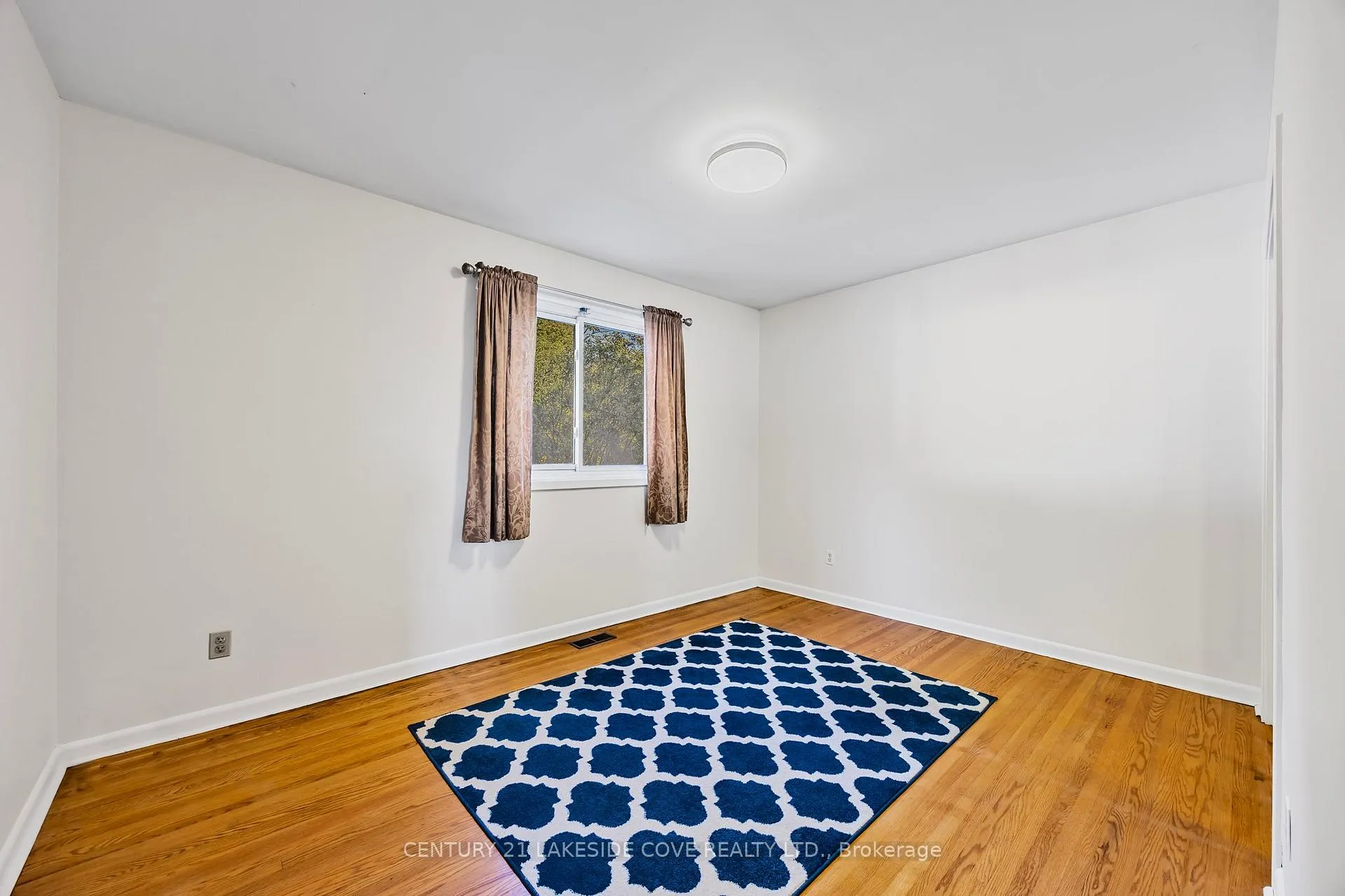 Photo 13 of 14 Ottaway Avenue, Barrie, Wellington — HOMEH