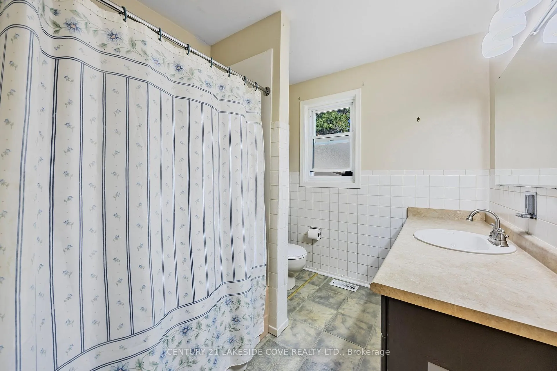 Photo 16 of 14 Ottaway Avenue, Barrie, Wellington — HOMEH