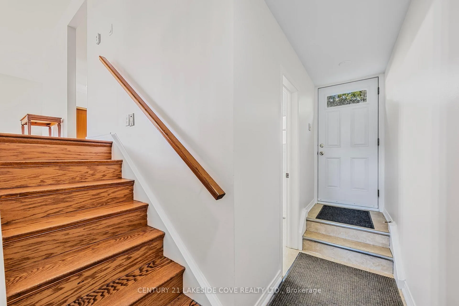Photo 18 of 14 Ottaway Avenue, Barrie, Wellington — HOMEH
