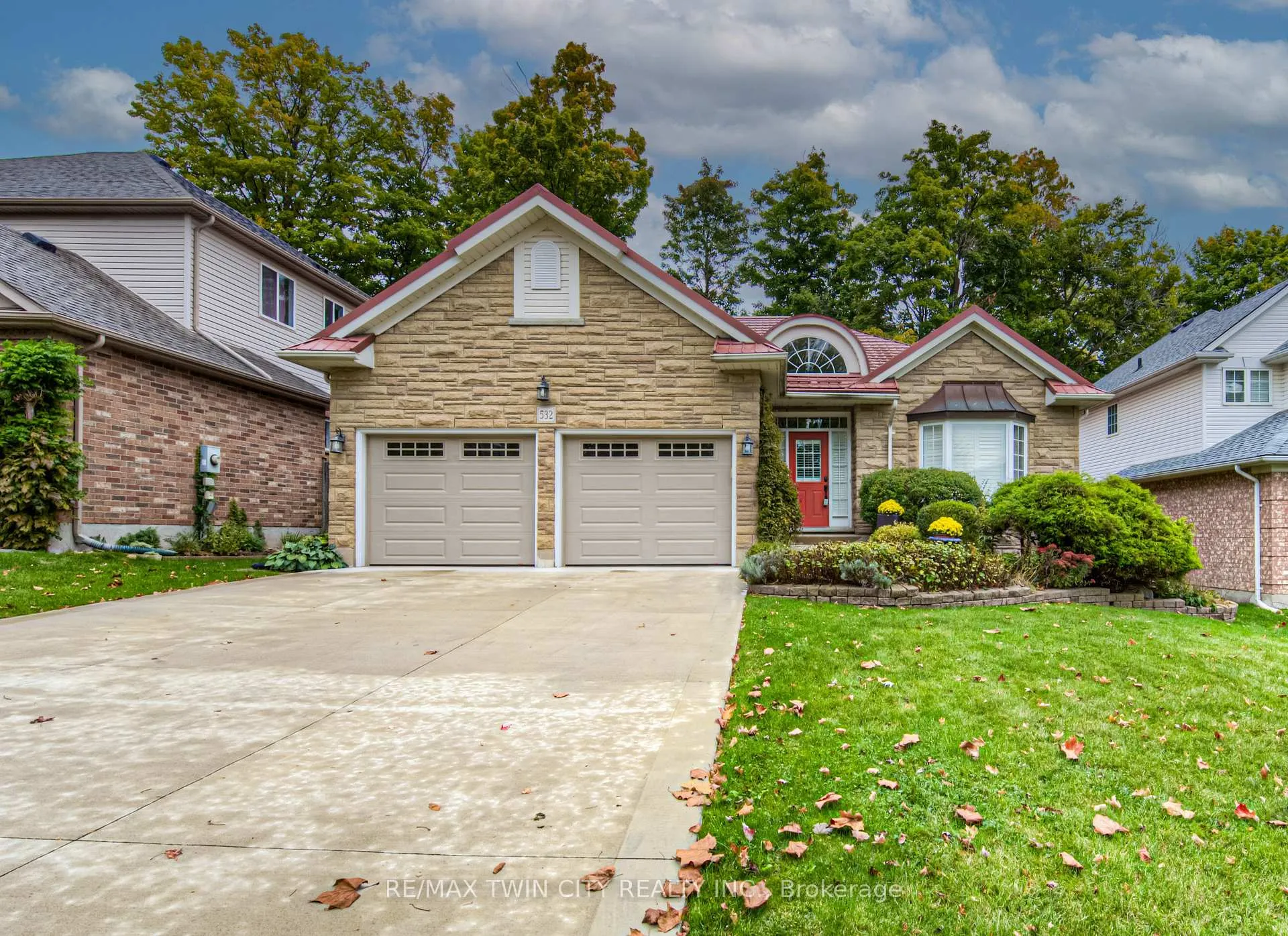 Photo 1 of 532 Birchleaf Walk E, Waterloo — HOMEH