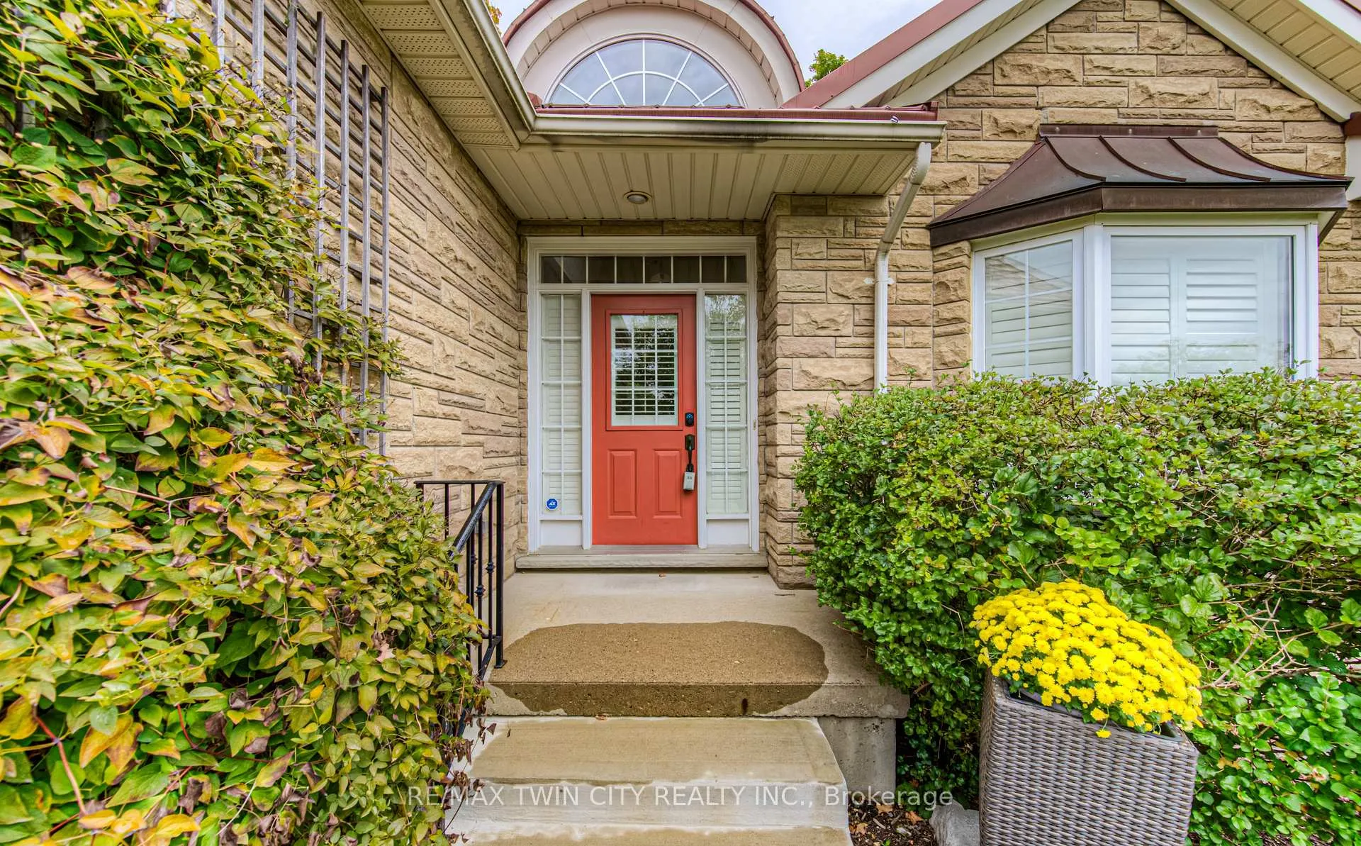 Photo 2 of 532 Birchleaf Walk E, Waterloo — HOMEH