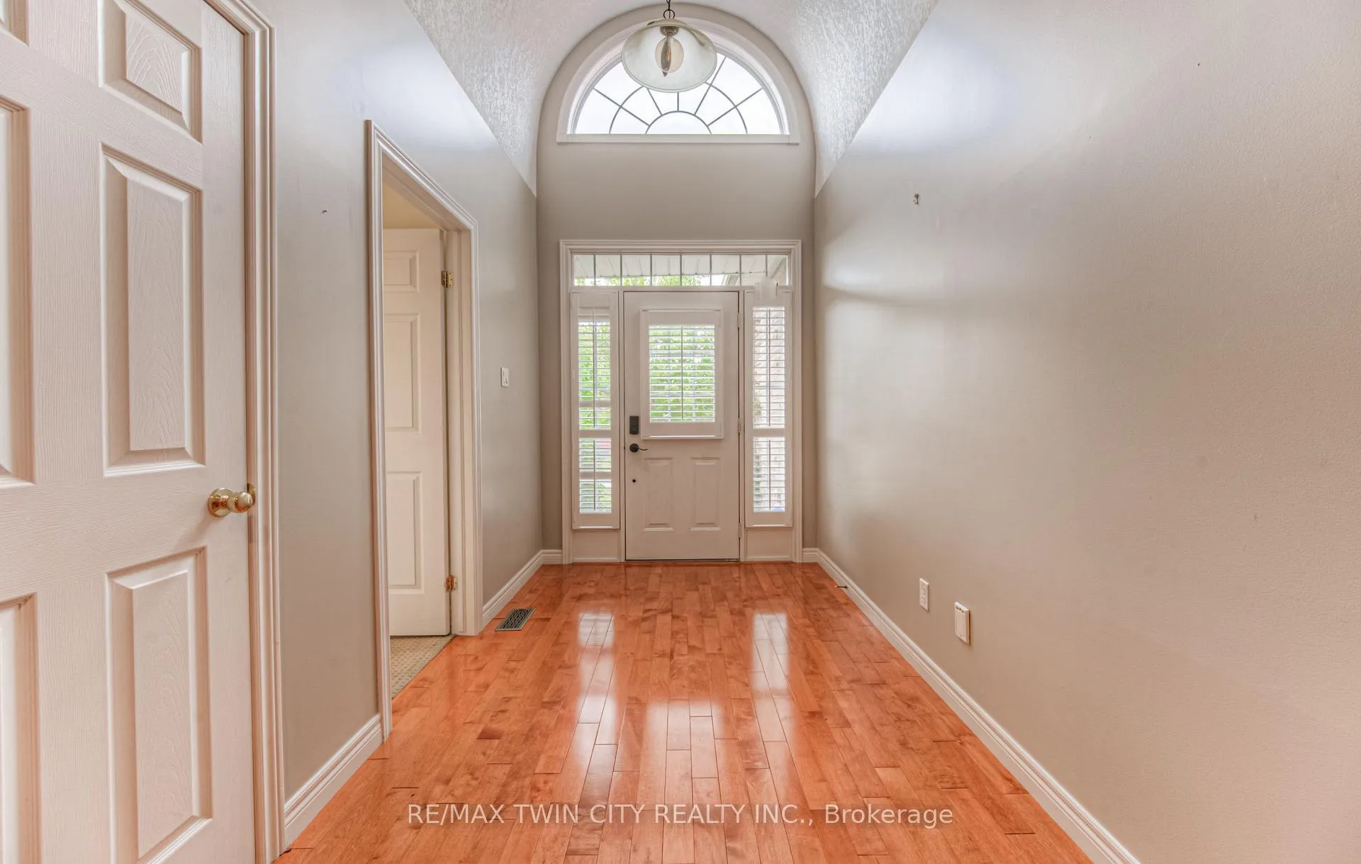 Photo 3 of 532 Birchleaf Walk E, Waterloo — HOMEH