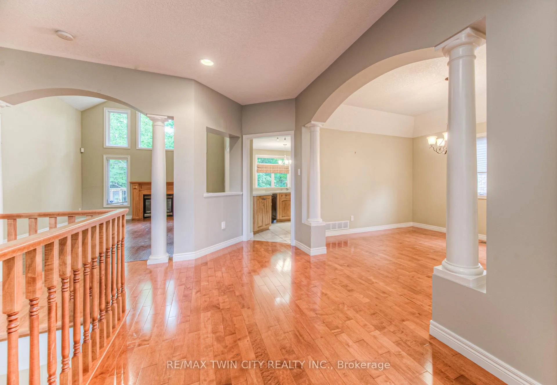 Photo 6 of 532 Birchleaf Walk E, Waterloo — HOMEH