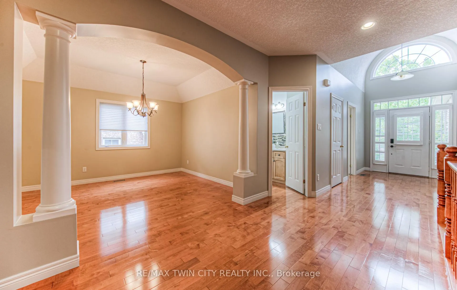 Photo 11 of 532 Birchleaf Walk E, Waterloo — HOMEH