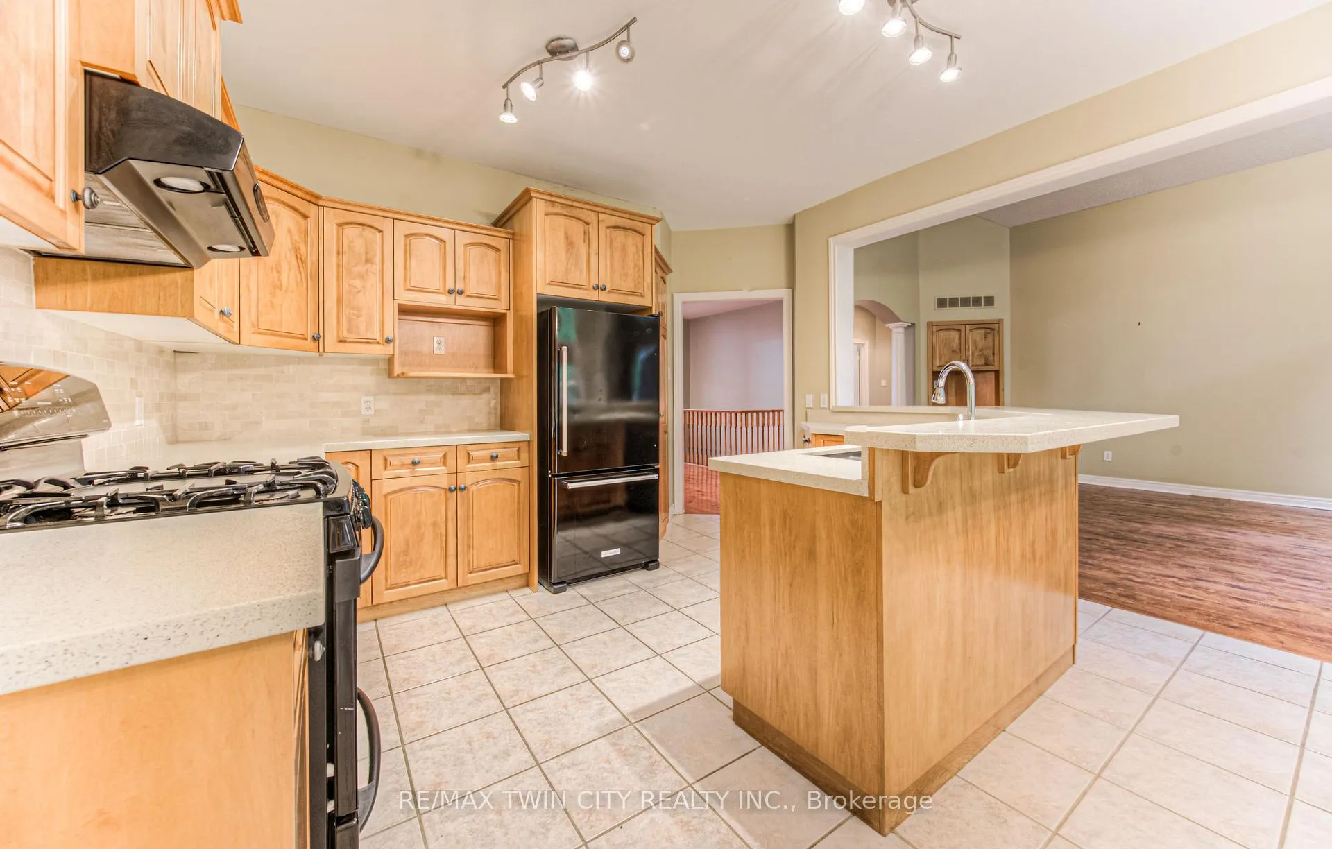 Photo 14 of 532 Birchleaf Walk E, Waterloo — HOMEH