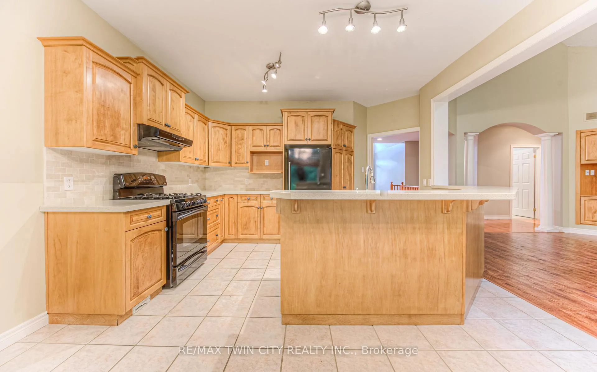 Photo 15 of 532 Birchleaf Walk E, Waterloo — HOMEH
