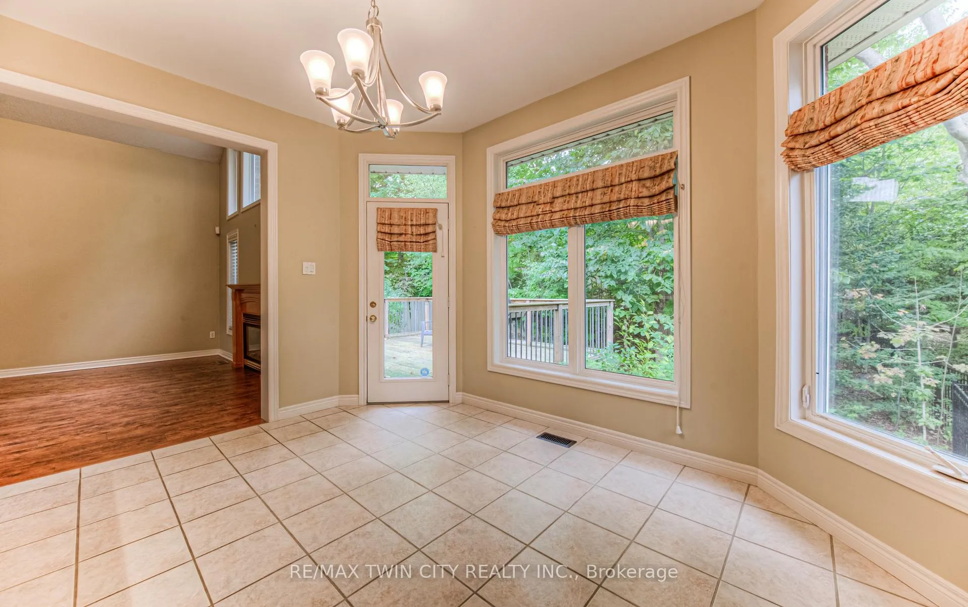 Photo 16 of 532 Birchleaf Walk E, Waterloo — HOMEH