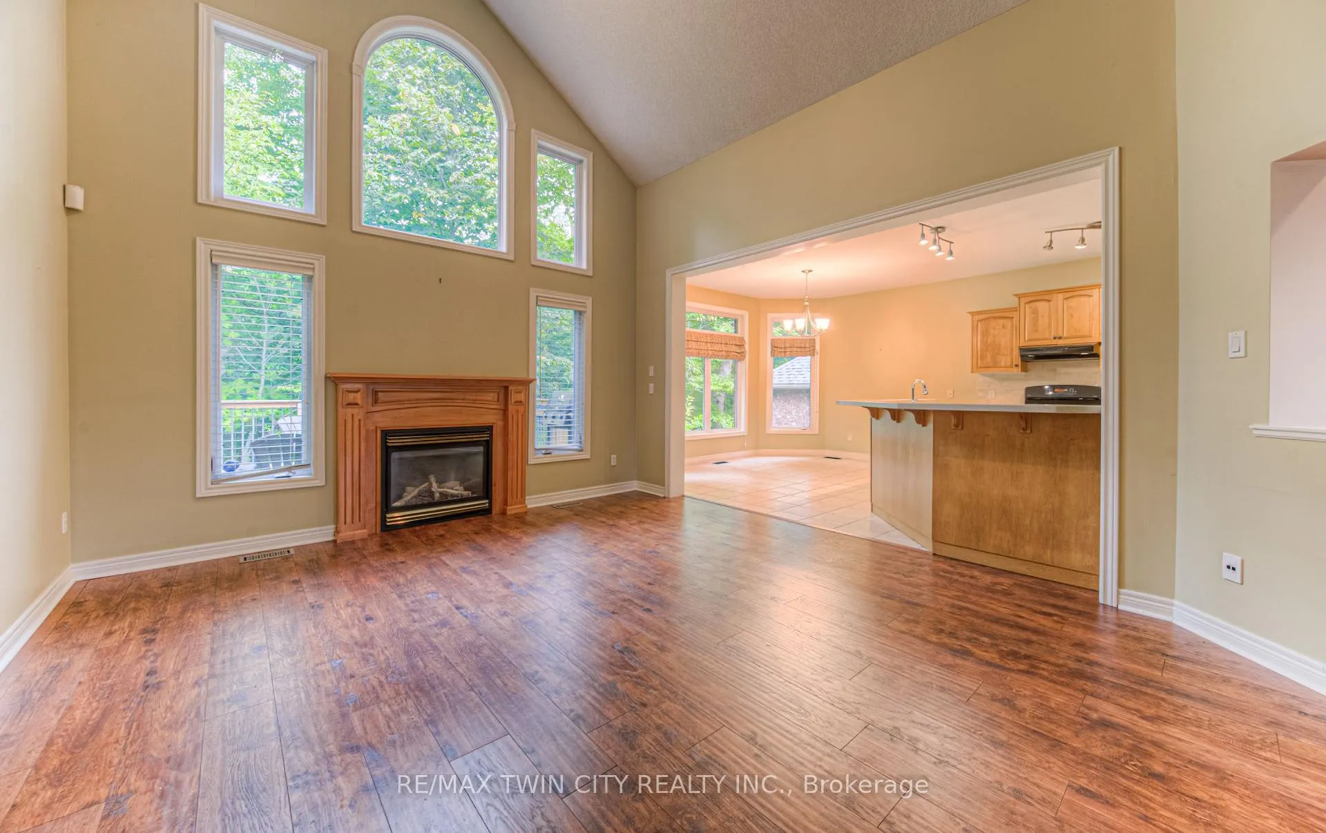 Photo 20 of 532 Birchleaf Walk E, Waterloo — HOMEH