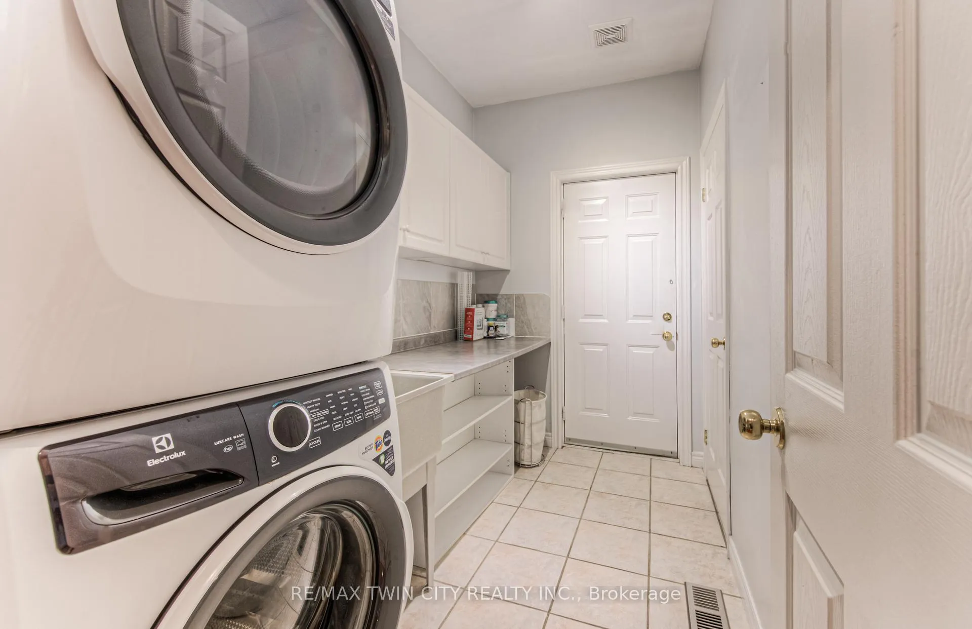 Photo 22 of 532 Birchleaf Walk E, Waterloo — HOMEH
