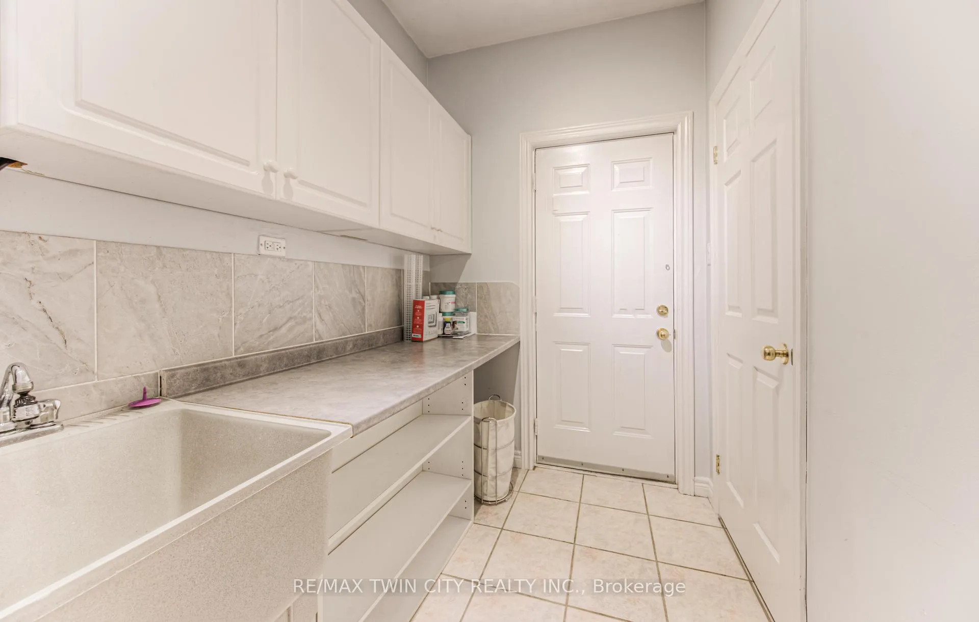 Photo 23 of 532 Birchleaf Walk E, Waterloo — HOMEH