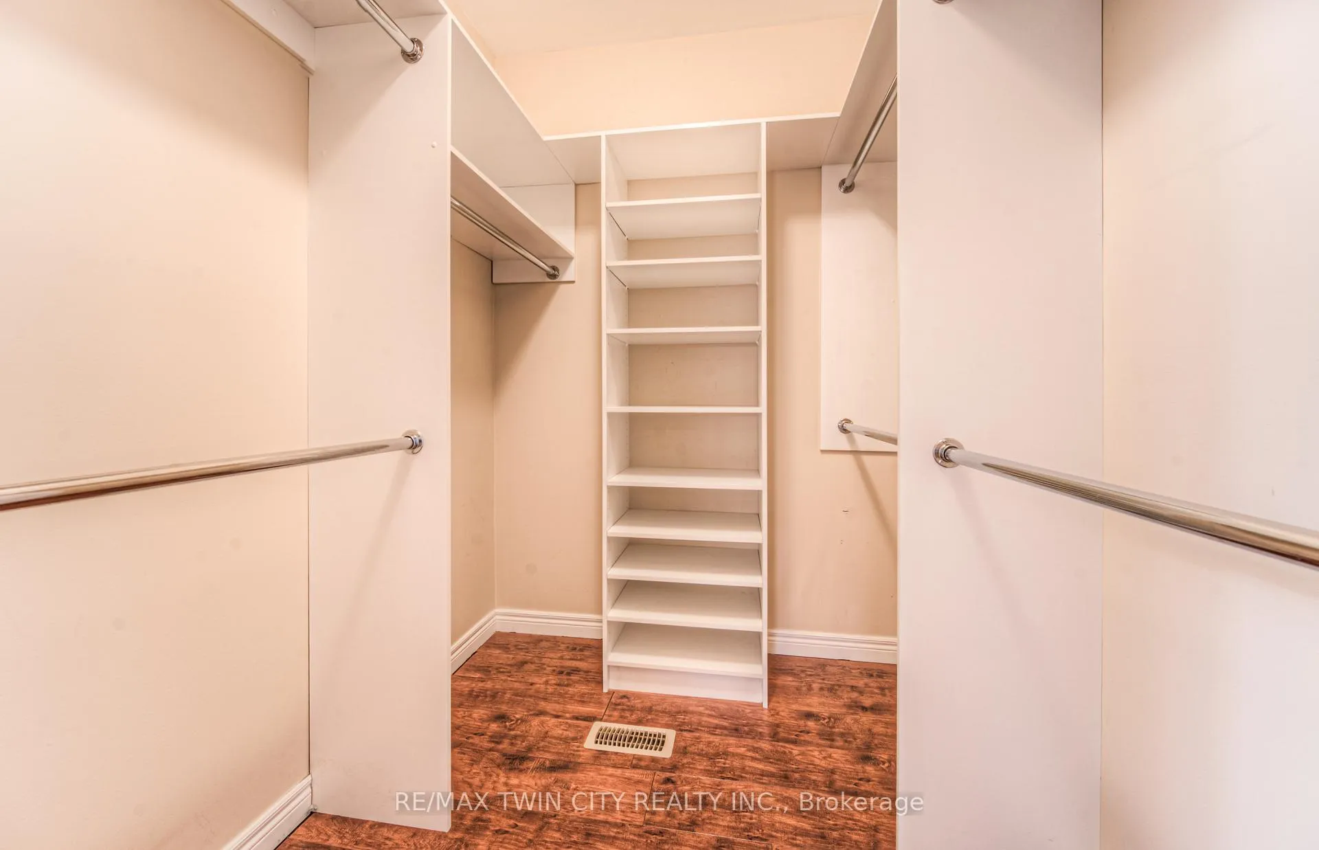 Photo 26 of 532 Birchleaf Walk E, Waterloo — HOMEH