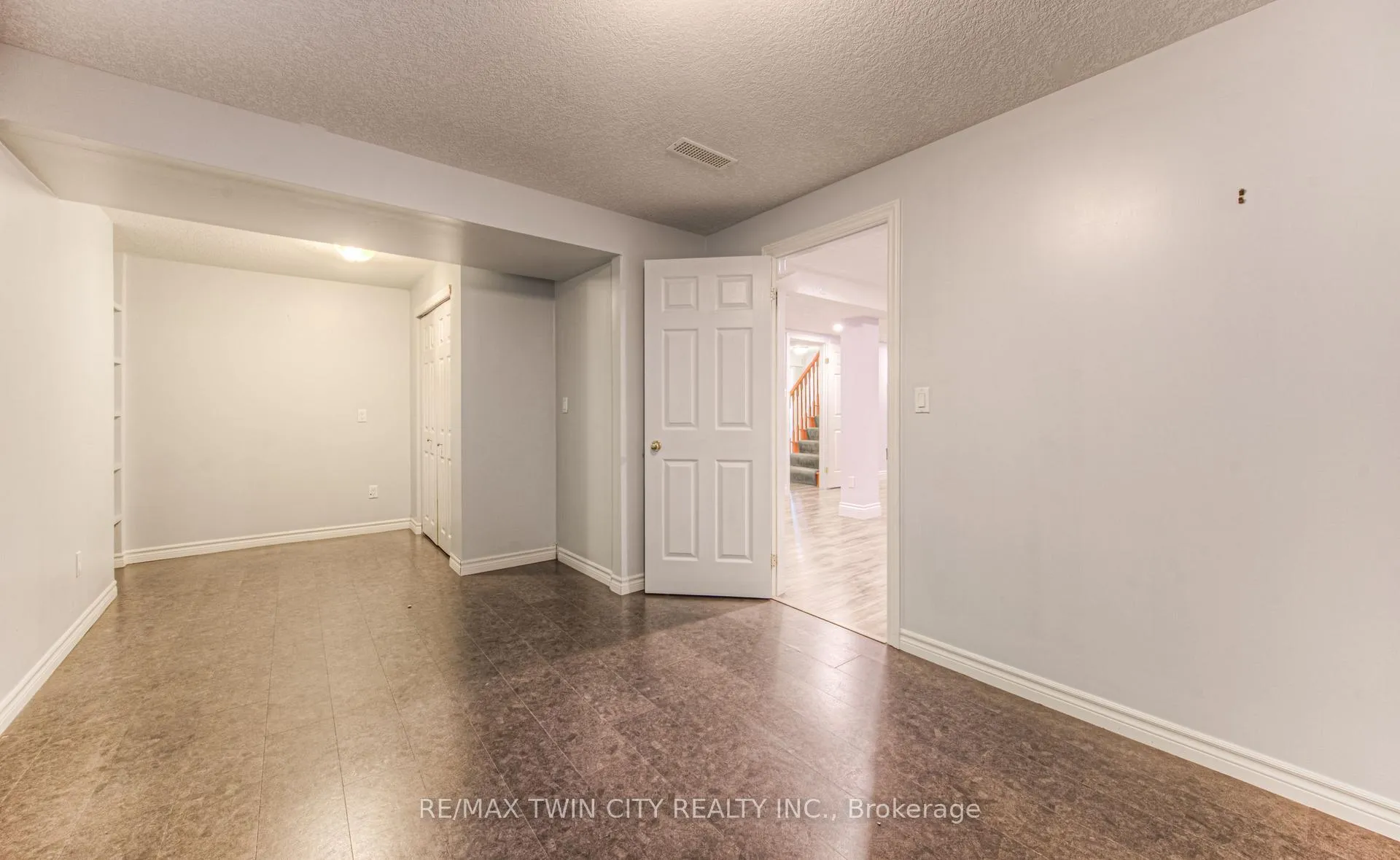 Photo 31 of 532 Birchleaf Walk E, Waterloo — HOMEH
