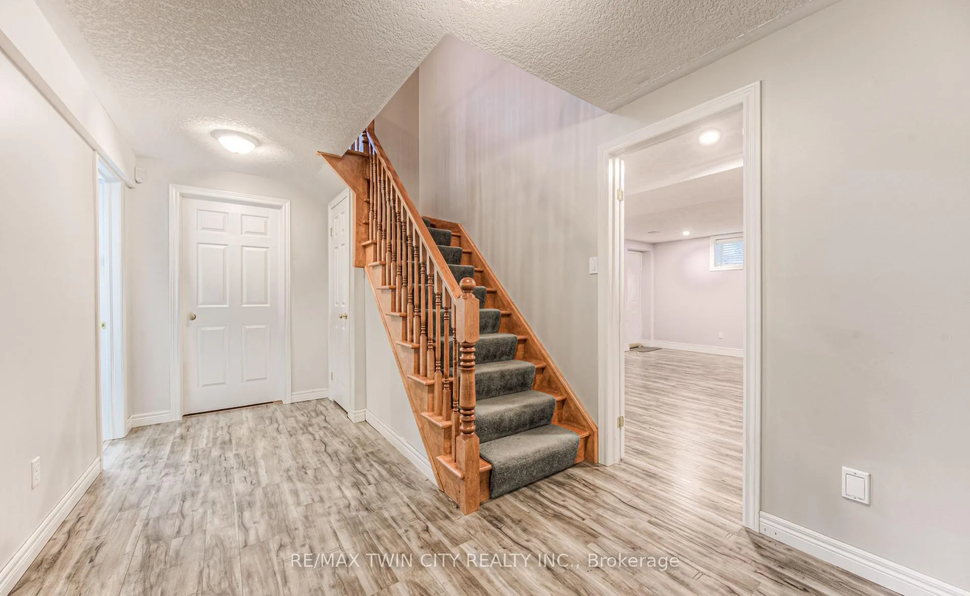 Photo 32 of 532 Birchleaf Walk E, Waterloo — HOMEH