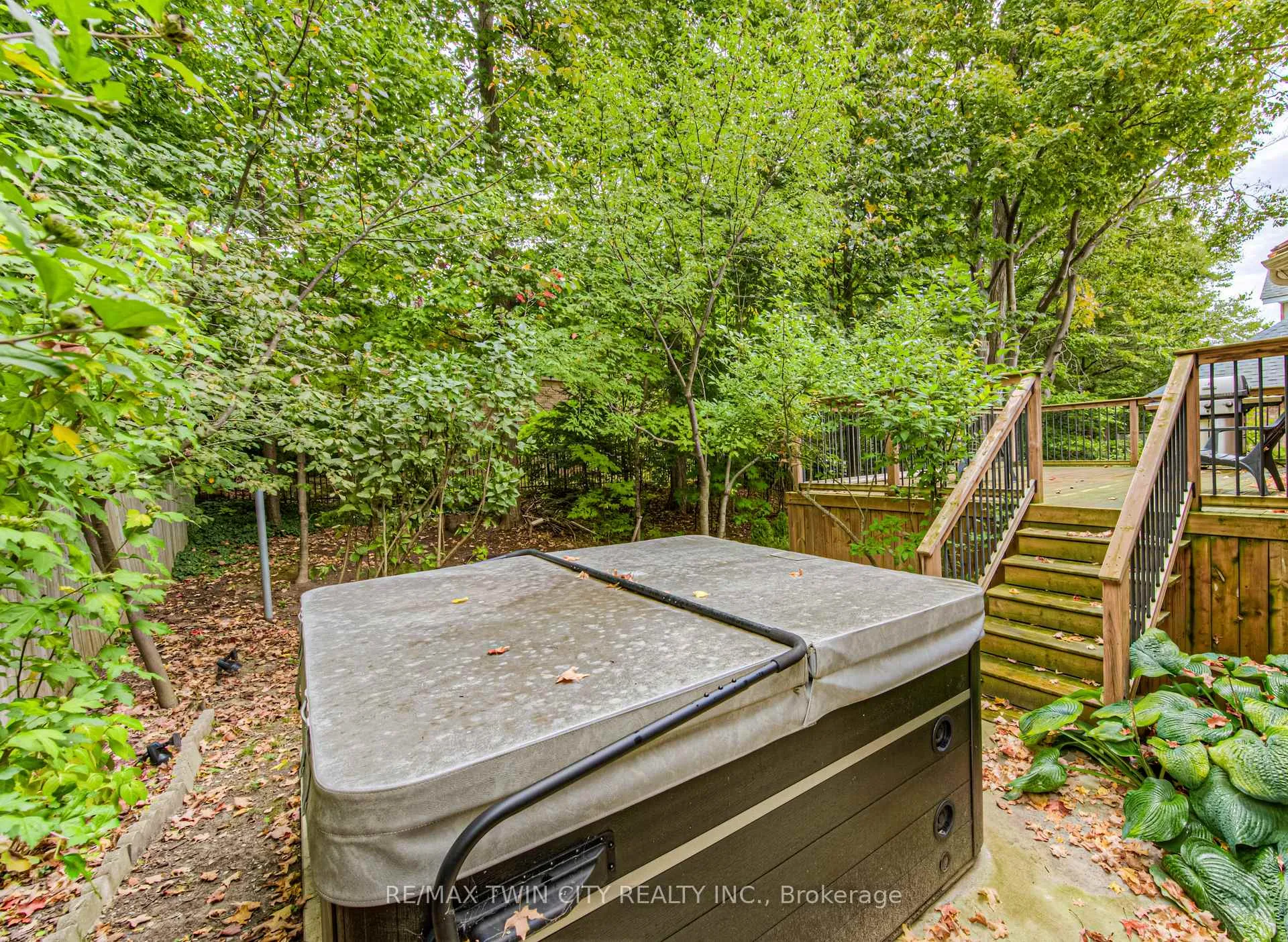 Photo 37 of 532 Birchleaf Walk E, Waterloo — HOMEH