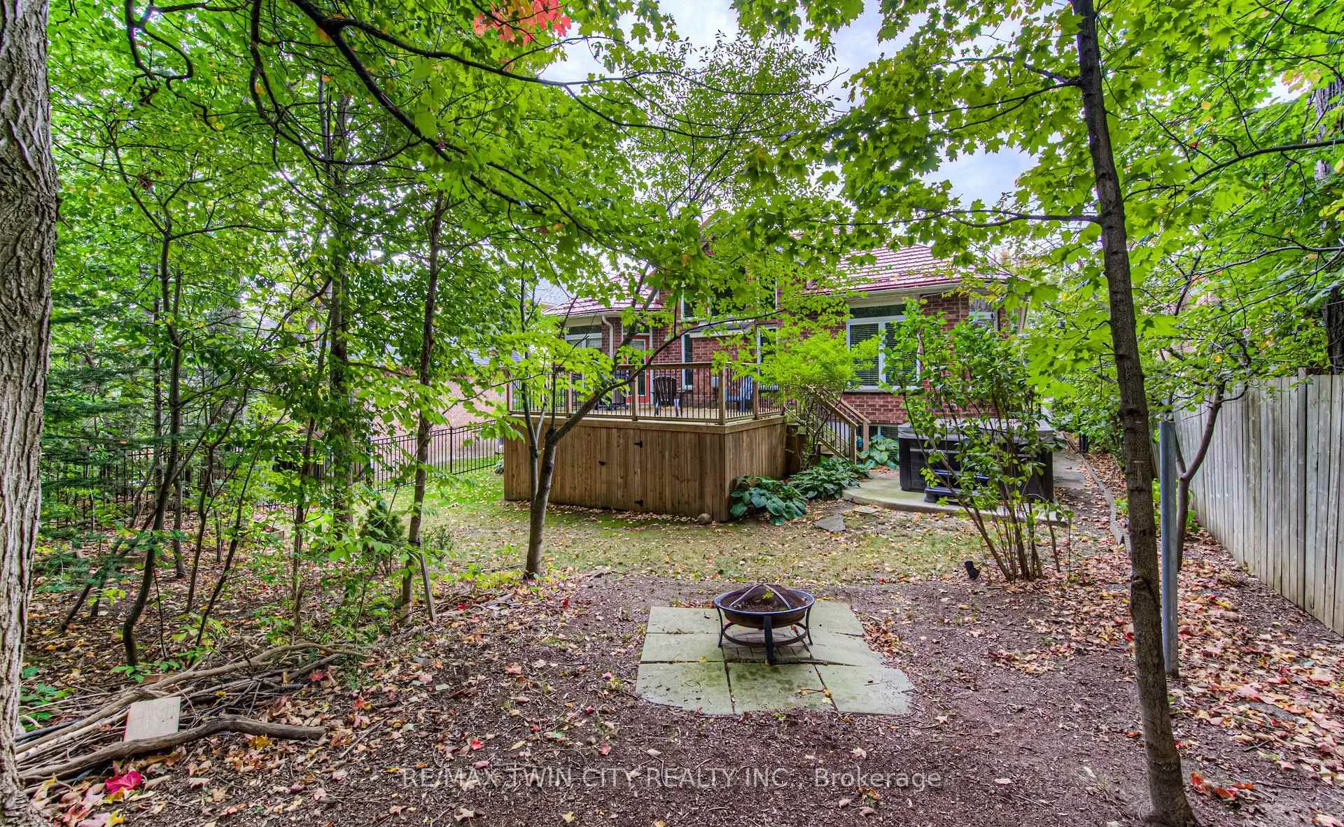 Photo 39 of 532 Birchleaf Walk E, Waterloo — HOMEH