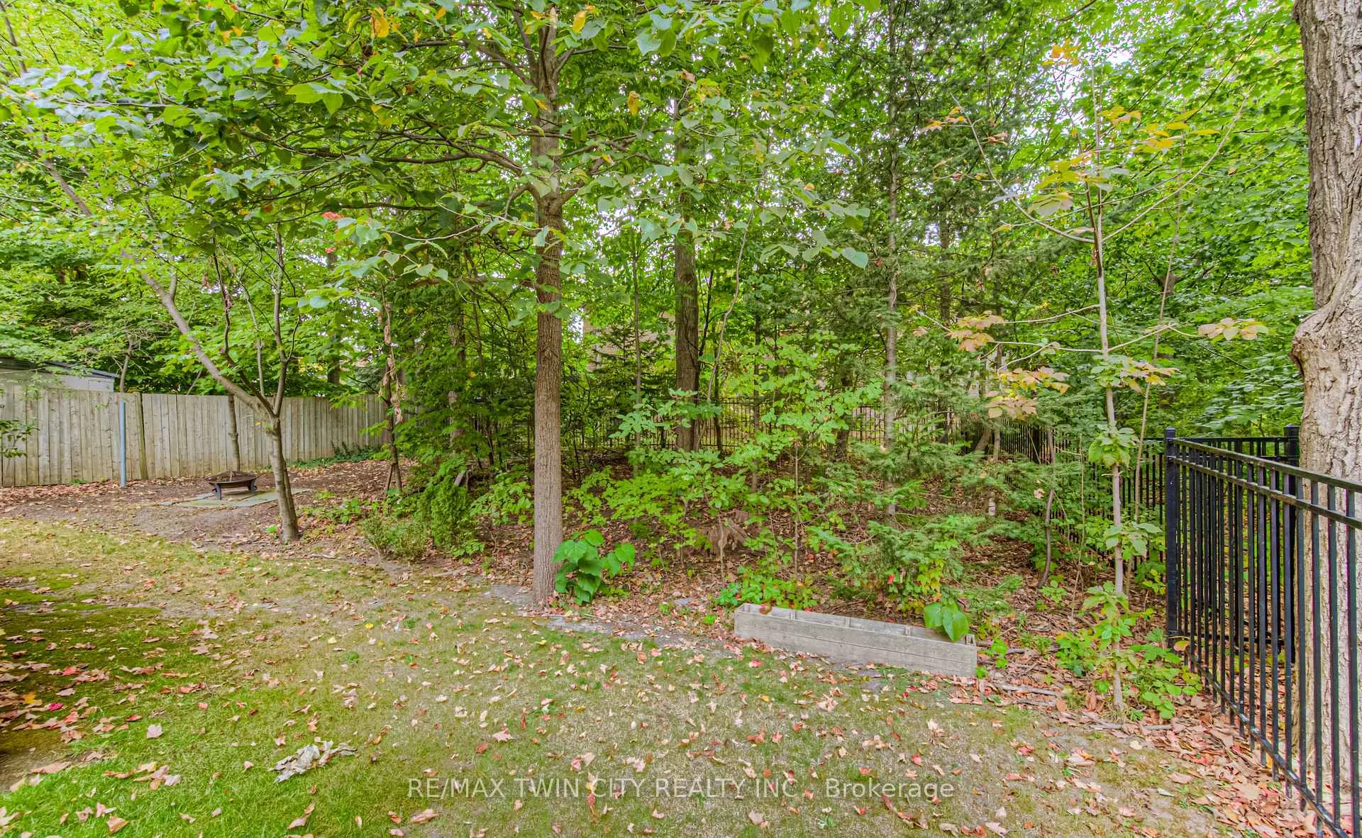 Photo 40 of 532 Birchleaf Walk E, Waterloo — HOMEH