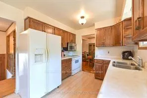 Photo 9 of 205 Merrett Drive, Barrie, Innis-Shore — HOMEH