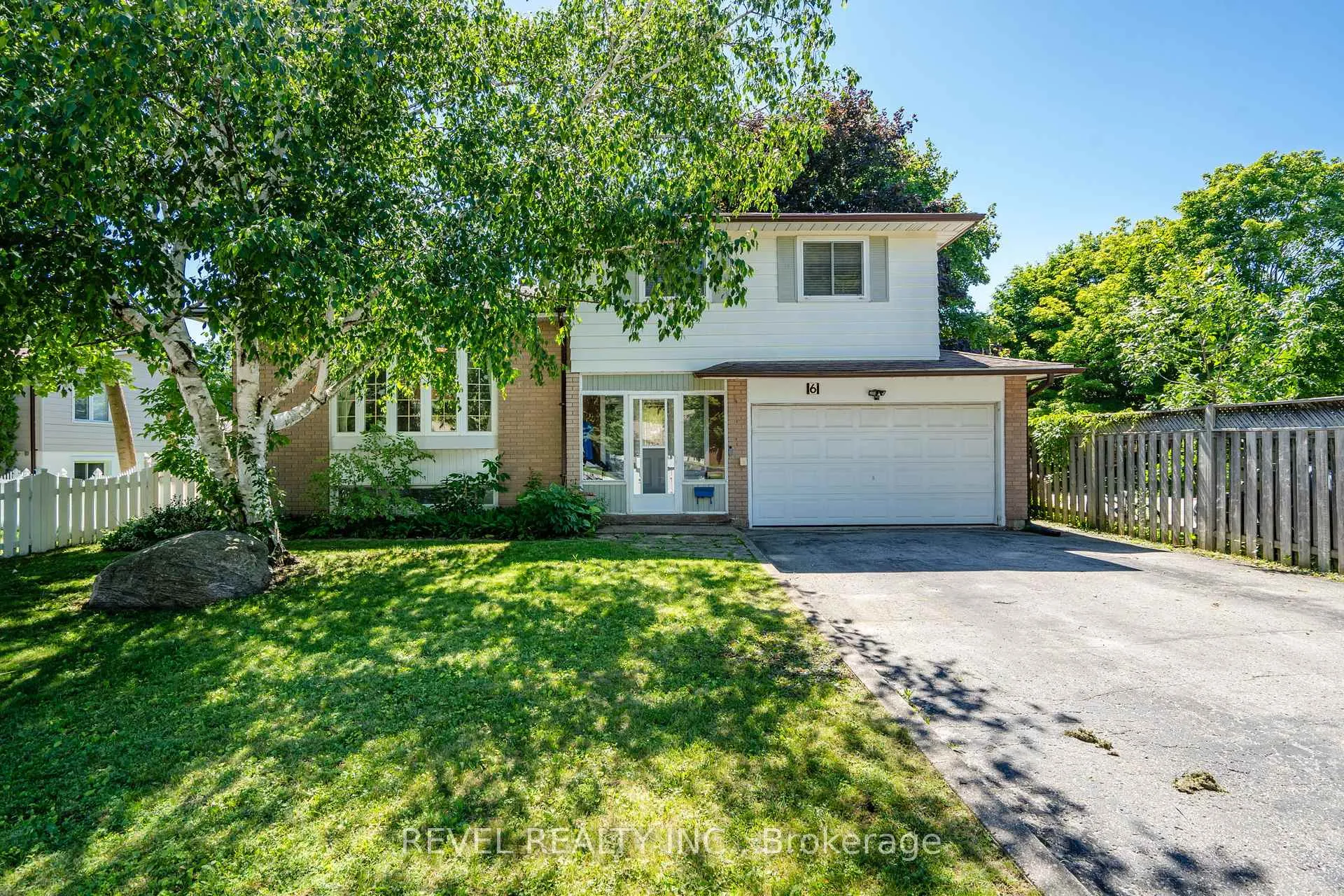 Photo 2 of 6 Huron Street, Barrie, North Shore — HOMEH