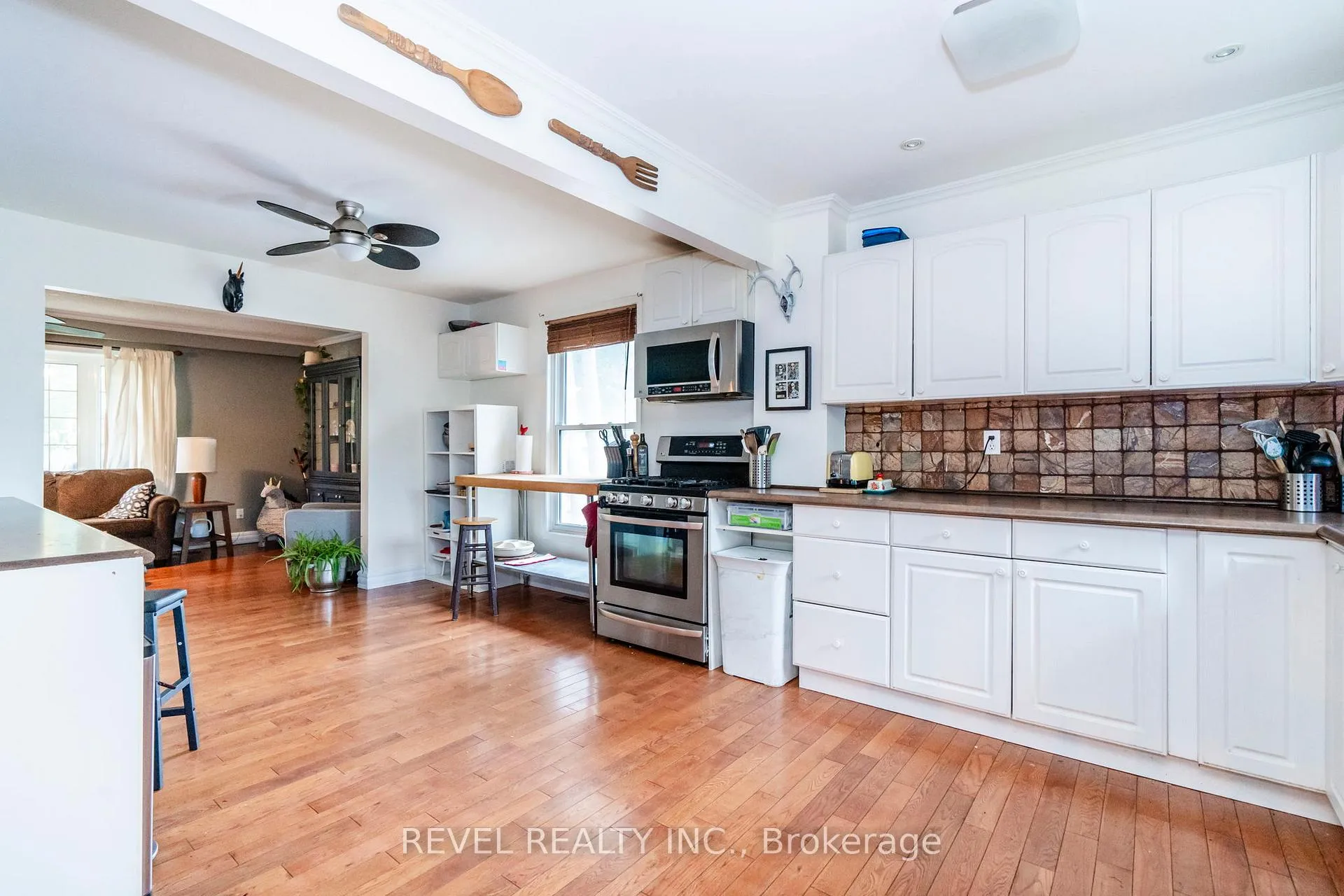 Photo 8 of 6 Huron Street, Barrie, North Shore — HOMEH