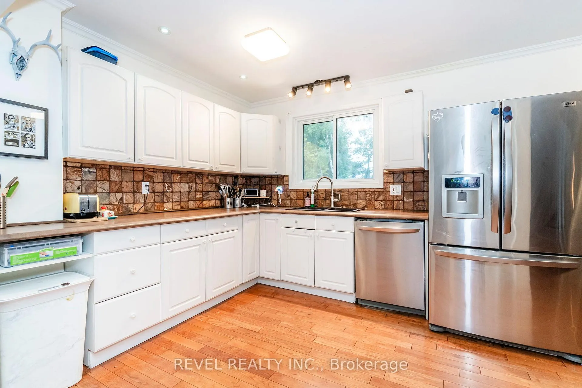 Photo 10 of 6 Huron Street, Barrie, North Shore — HOMEH