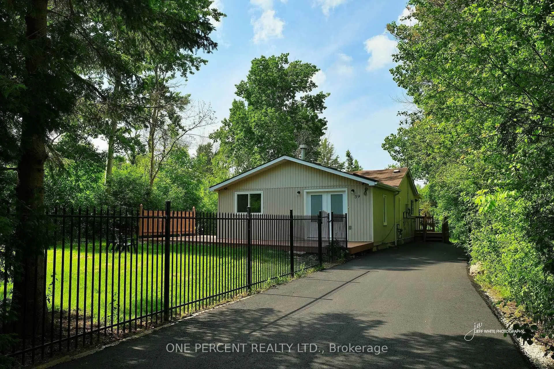Photo 1 of 39 Broadview Street, Collingwood — HOMEH