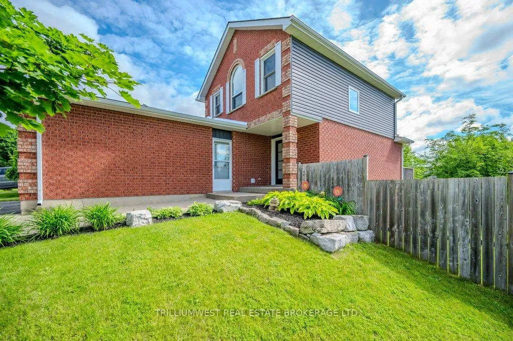 Photo 5 of 26 Oprington Drive, Kitchener — HOMEH