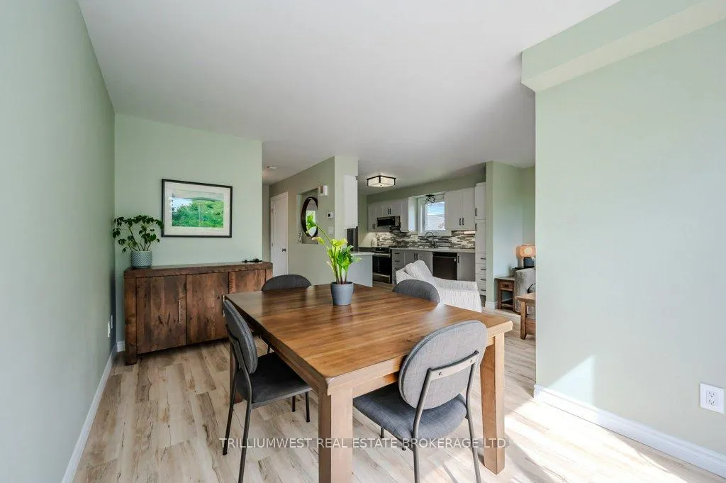 Photo 12 of 26 Oprington Drive, Kitchener — HOMEH