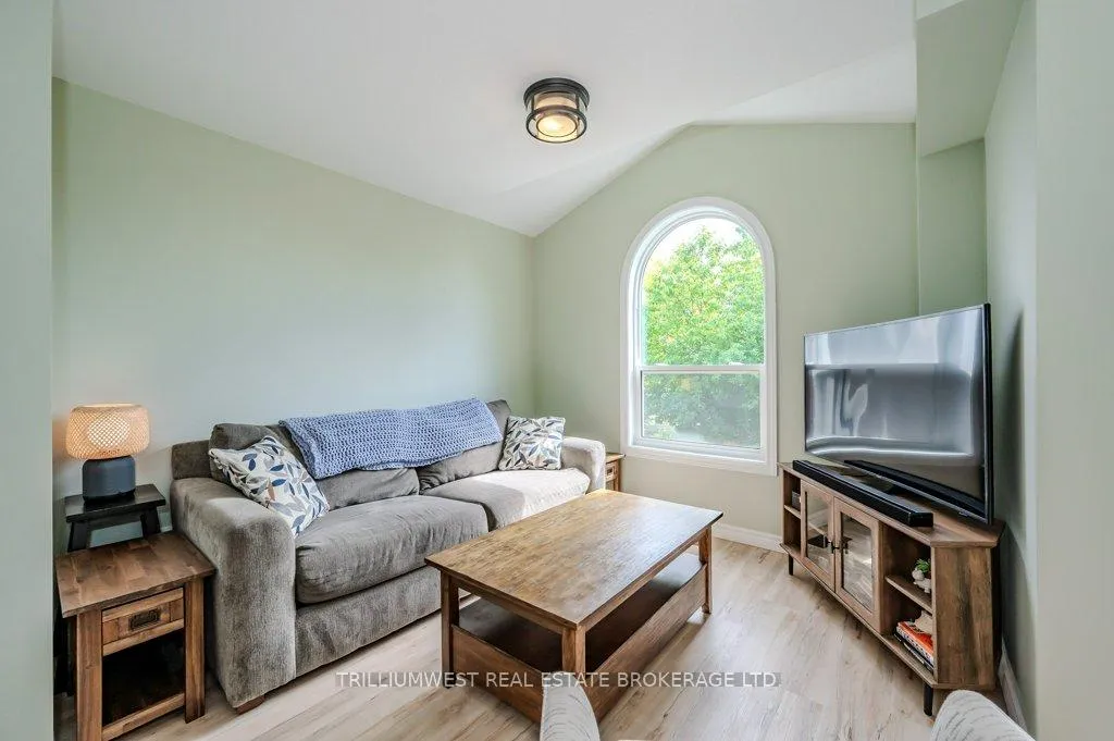 Photo 13 of 26 Oprington Drive, Kitchener — HOMEH