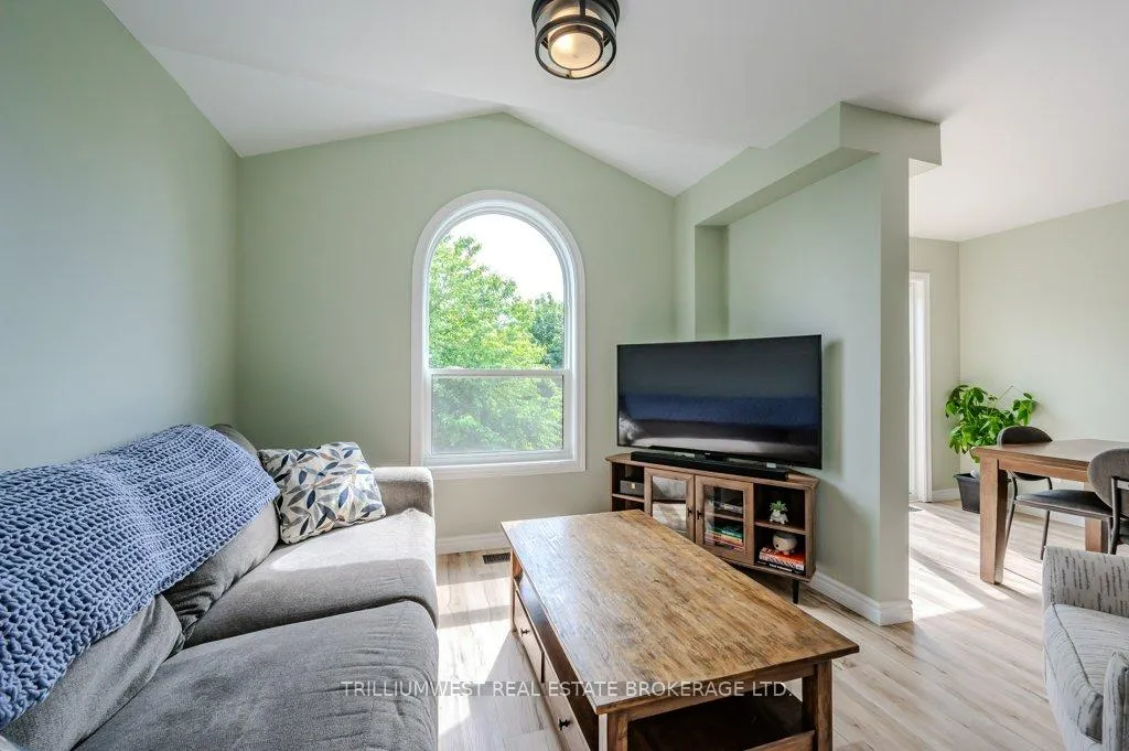 Photo 14 of 26 Oprington Drive, Kitchener — HOMEH