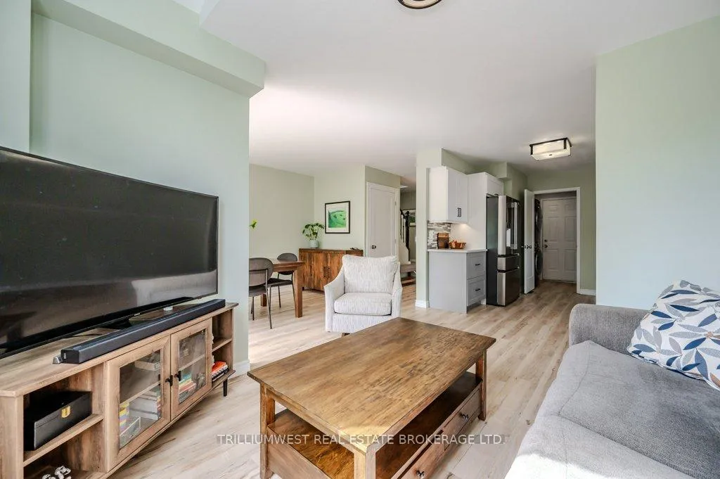 Photo 15 of 26 Oprington Drive, Kitchener — HOMEH