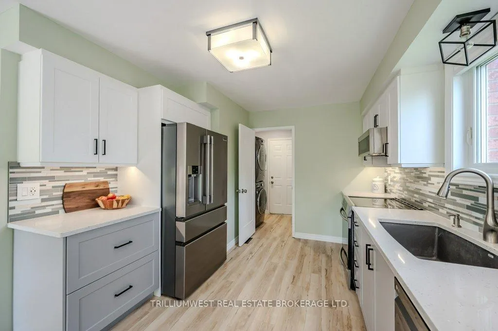 Photo 17 of 26 Oprington Drive, Kitchener — HOMEH