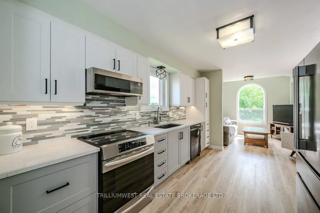 Photo 19 of 26 Oprington Drive, Kitchener — HOMEH