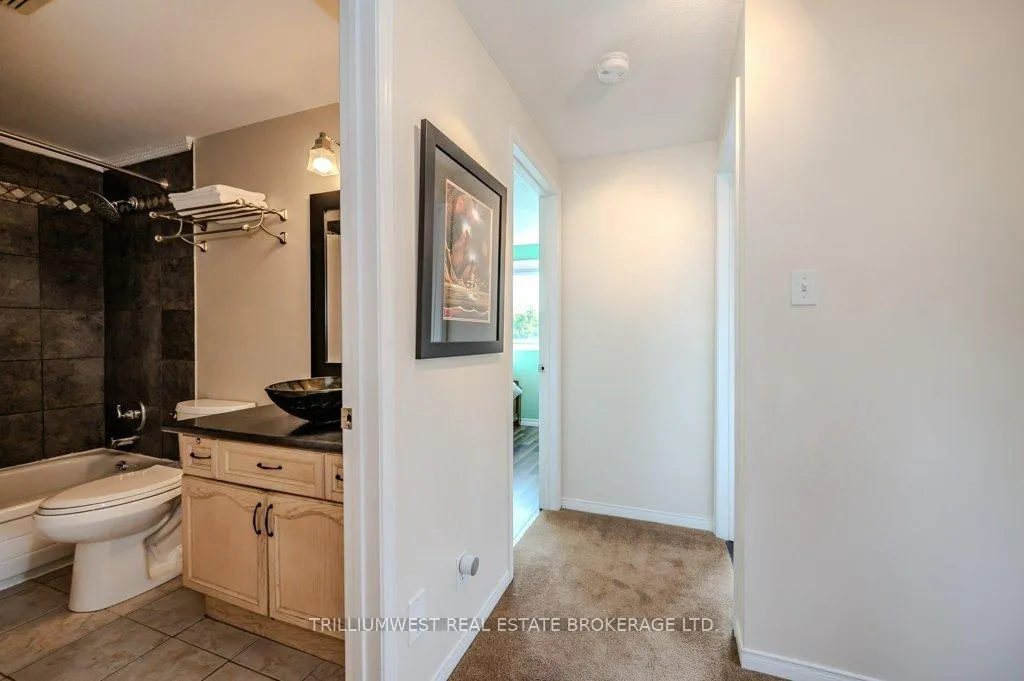 Photo 27 of 26 Oprington Drive, Kitchener — HOMEH