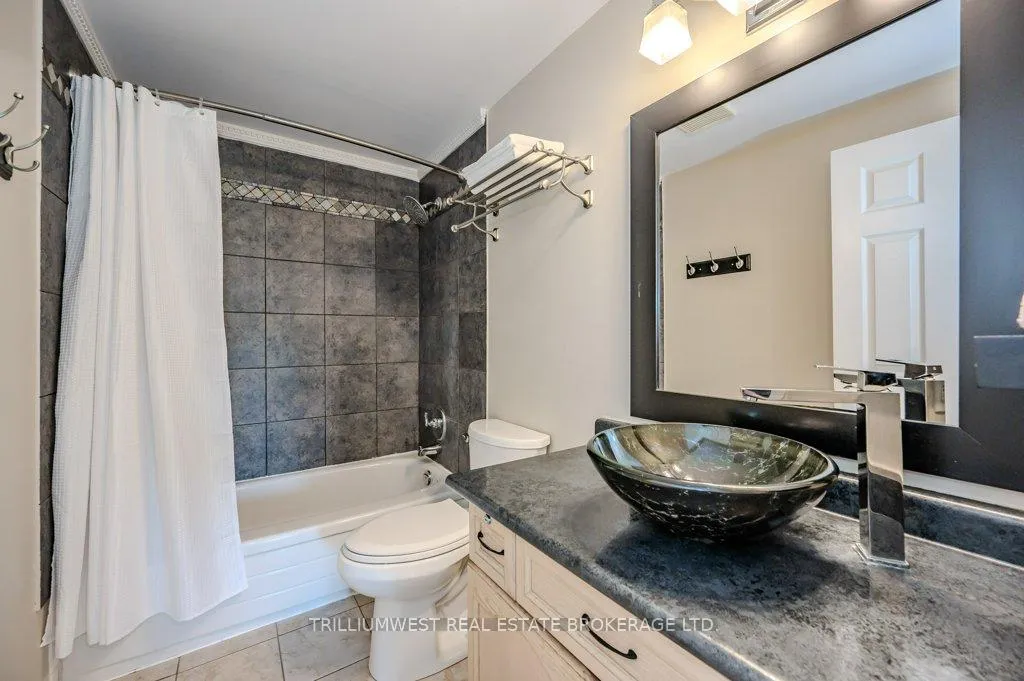 Photo 32 of 26 Oprington Drive, Kitchener — HOMEH