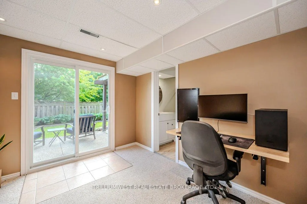 Photo 40 of 26 Oprington Drive, Kitchener — HOMEH