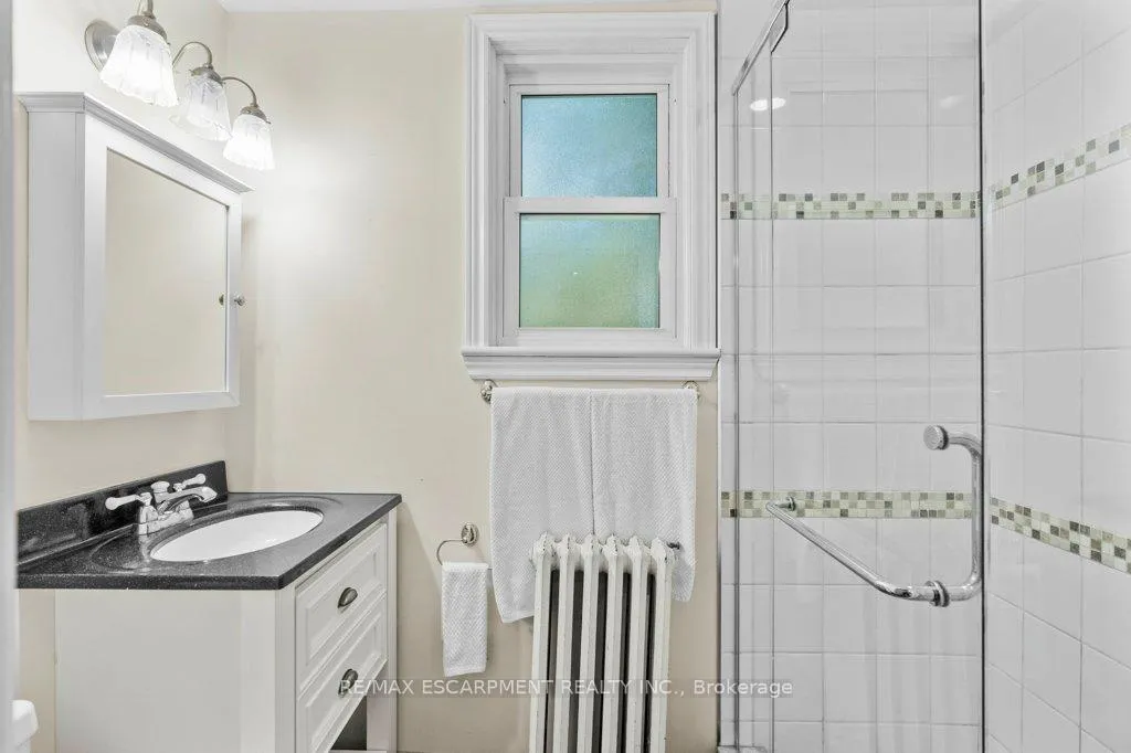 Photo 12 of 15 Freeman Place, Hamilton, Durand — HOMEH