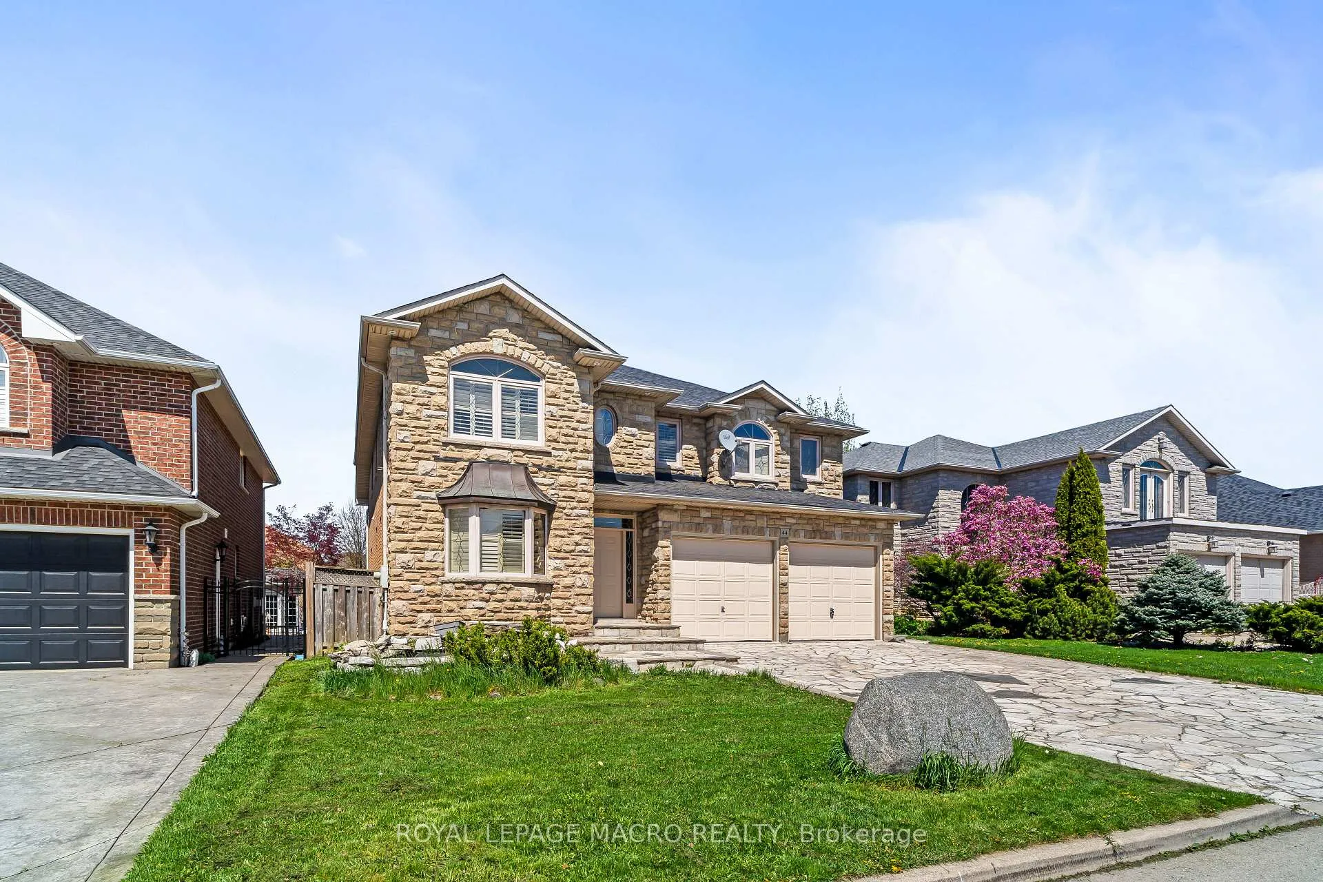 Photo 1 of 44 Davis Crescent, Hamilton, Stoney Creek Mountain — HOMEH