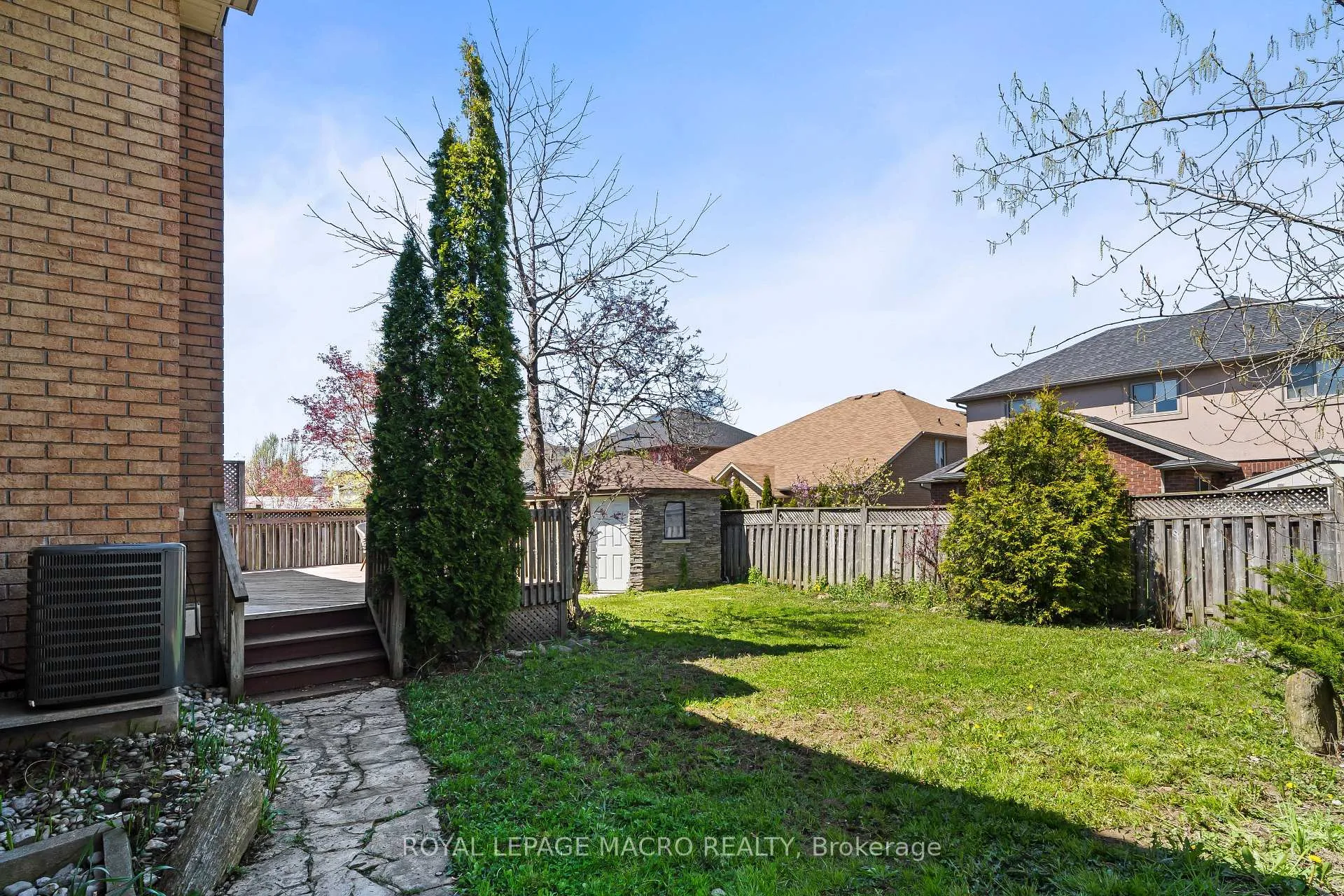 Photo 4 of 44 Davis Crescent, Hamilton, Stoney Creek Mountain — HOMEH