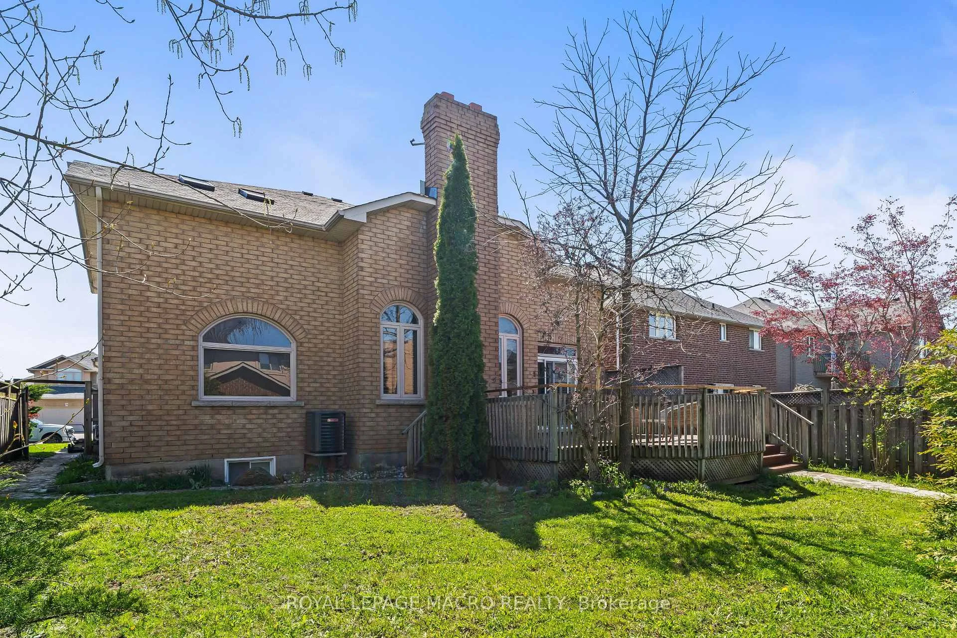 Photo 5 of 44 Davis Crescent, Hamilton, Stoney Creek Mountain — HOMEH